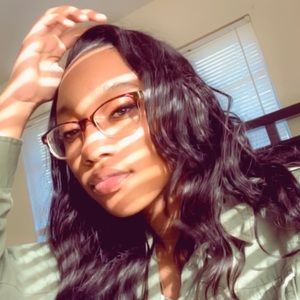 Meet your Posher, Aja